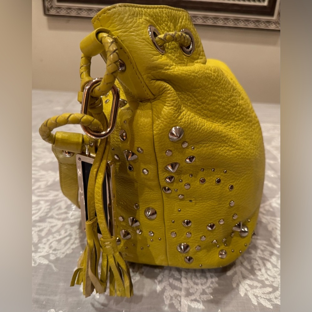 ❤️ LEATHER CHARLES DAVID STUDDED BAG IN ACID YELLOW COLOR - Picture 5 of 16